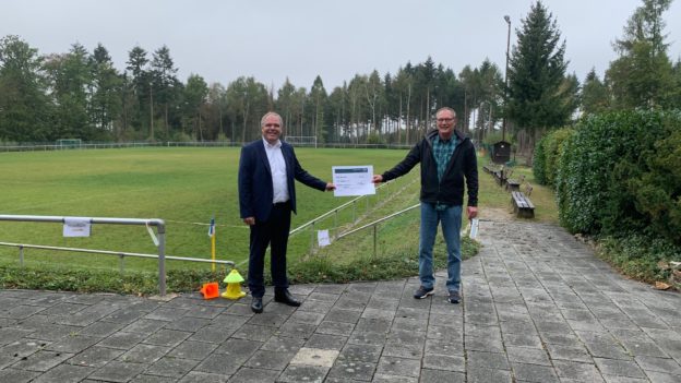 Scheckübergabe FC Waldems